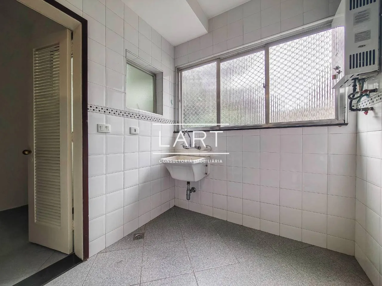 Apartment on the 8th floor with a water view — photo 19