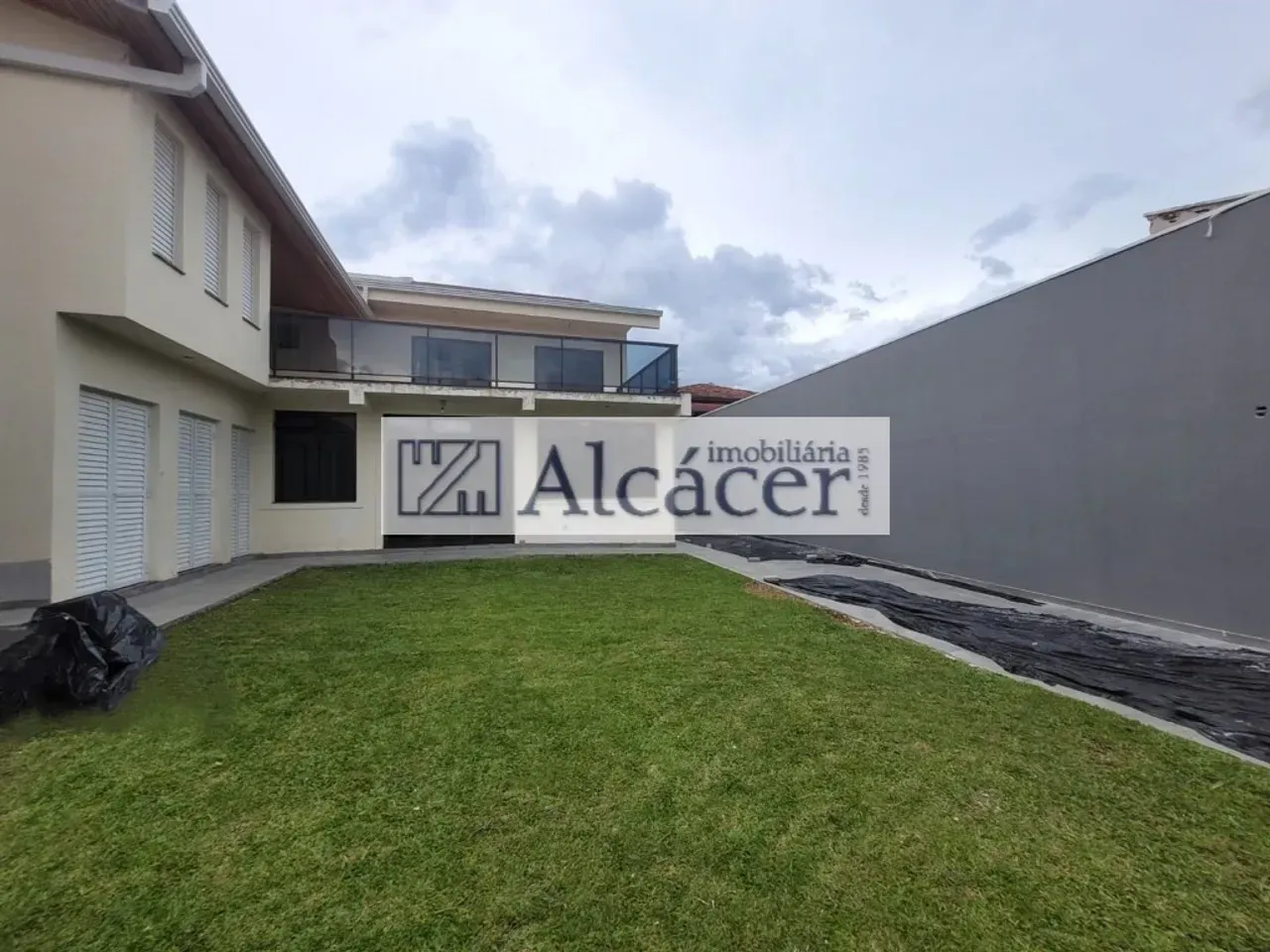 4-suite house 510 m² with laundry area and private garden — photo 3