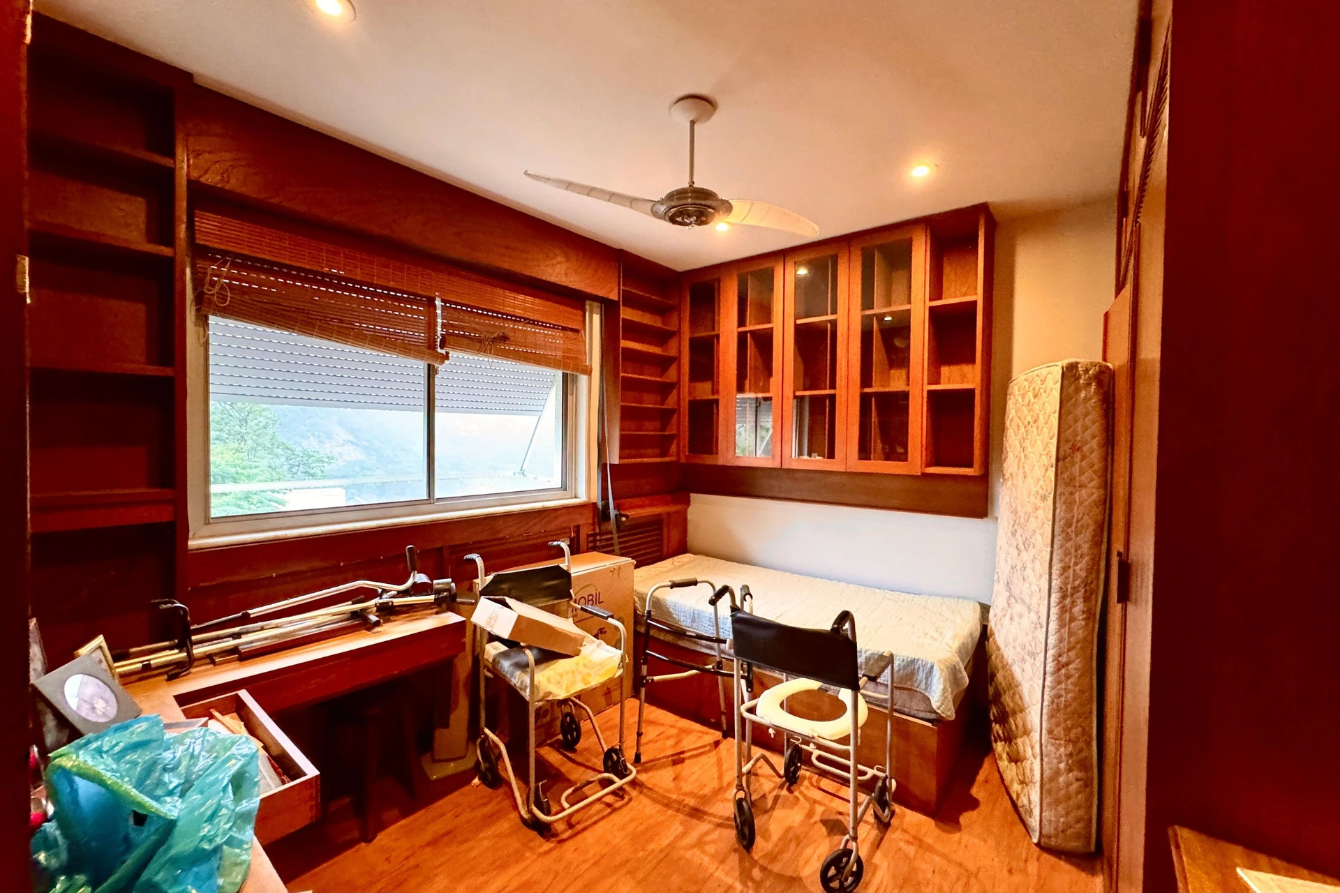 Floor-to-ceiling windows in a 4-bedroom apartment, 180 m² — photo 23