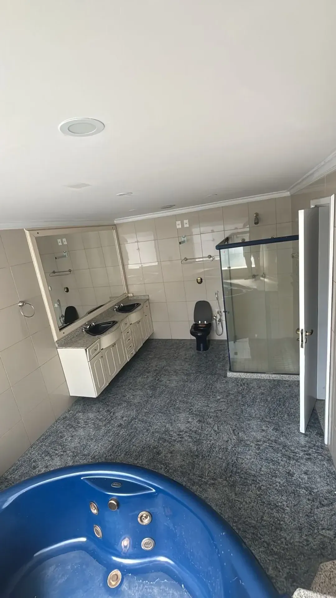 Apartment with 4 bedrooms, balcony and 500 m² — photo 39