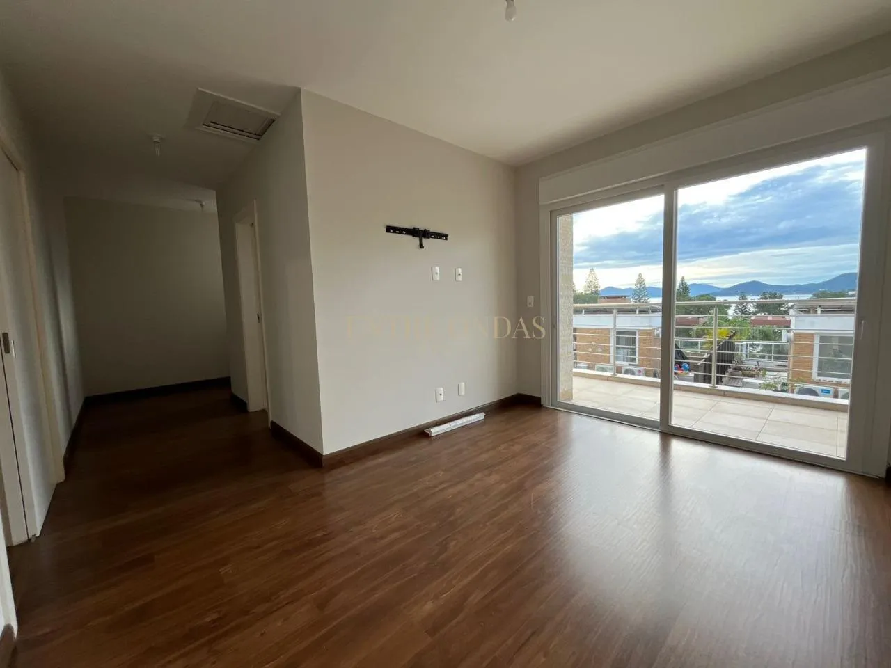 Water view in a 4-bedroom house, 263 m² — photo 45
