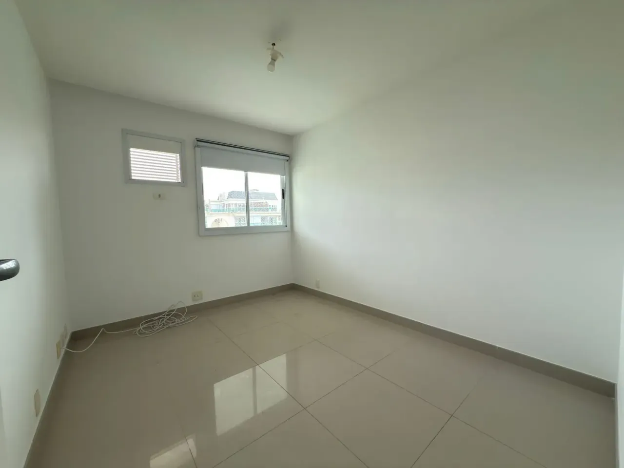 3-bedroom apartment in a building with a gym — photo 10