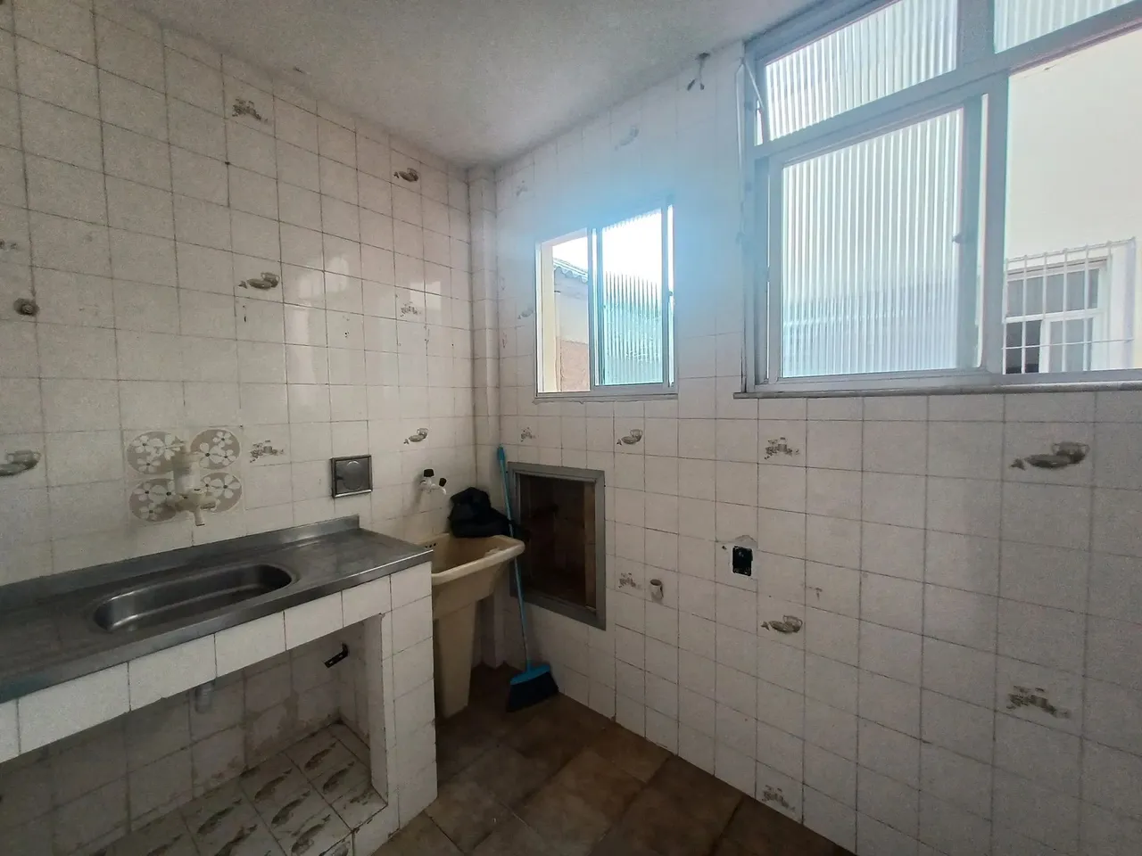 Apartamento sin amueblar de 2 habitaciones con suelo de madera — photo 13