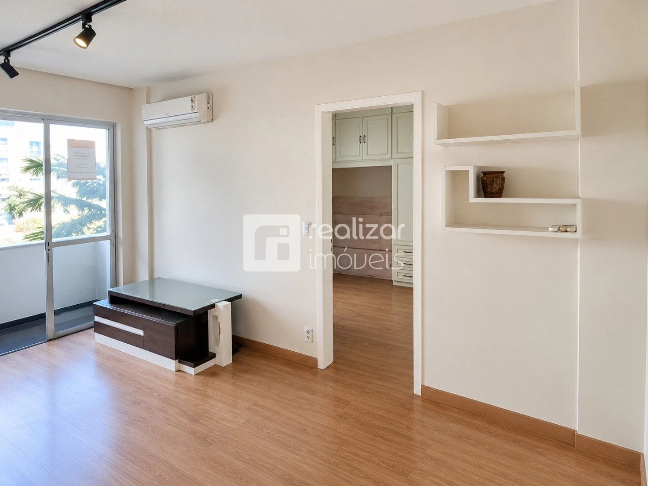 One-bedroom apartment with a washing machine — photo 8