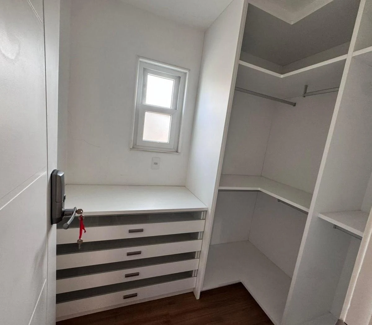 Ванна та 6 спалень: будинок 993 м² — photo 31