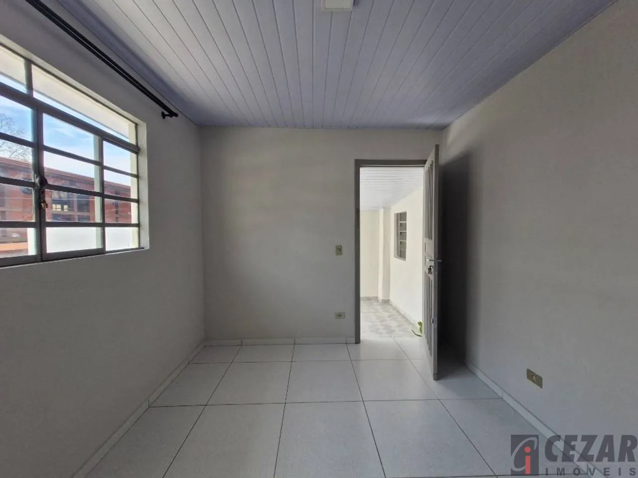 Unfurnished house with 2 bedrooms and a laundry area — photo 5