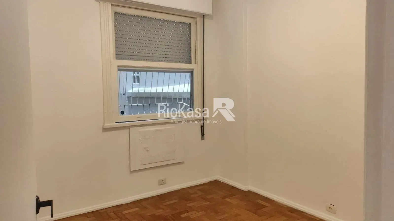 Apartamento, 85 m², com piso de madeira ou laminado