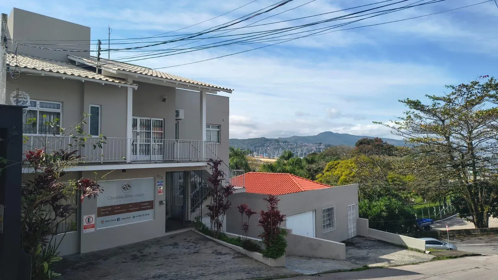 2-bedroom house with a water view in Florianópolis — photo 9