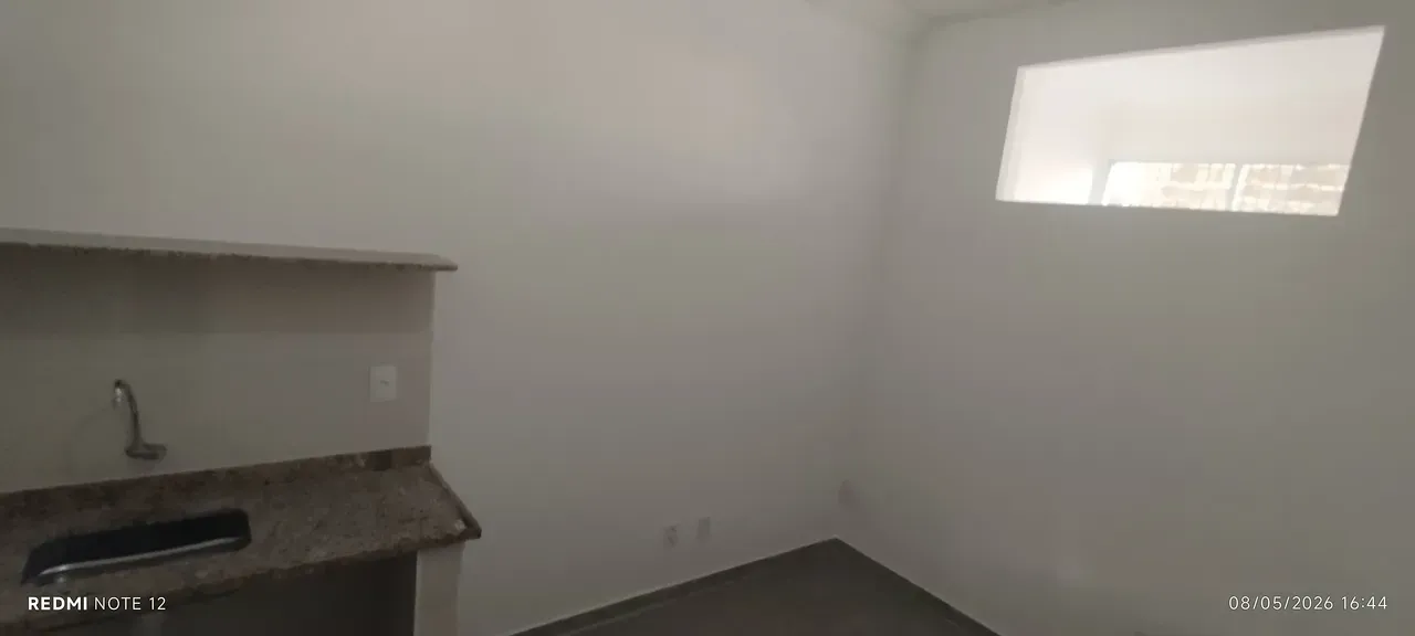 Unfurnished 1-bedroom apartment with floor-to-ceiling windows — photo 19