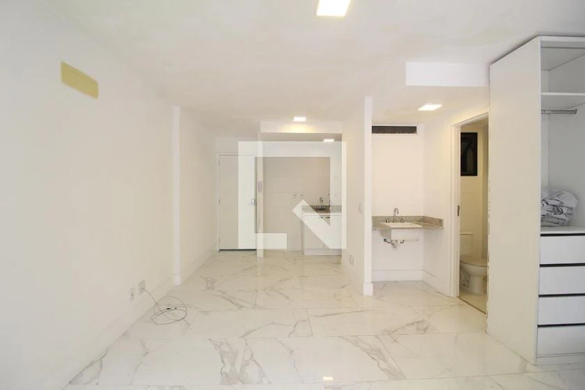 Студия 40 м² со стиральной машиной и застеклённым балконом — photo 26