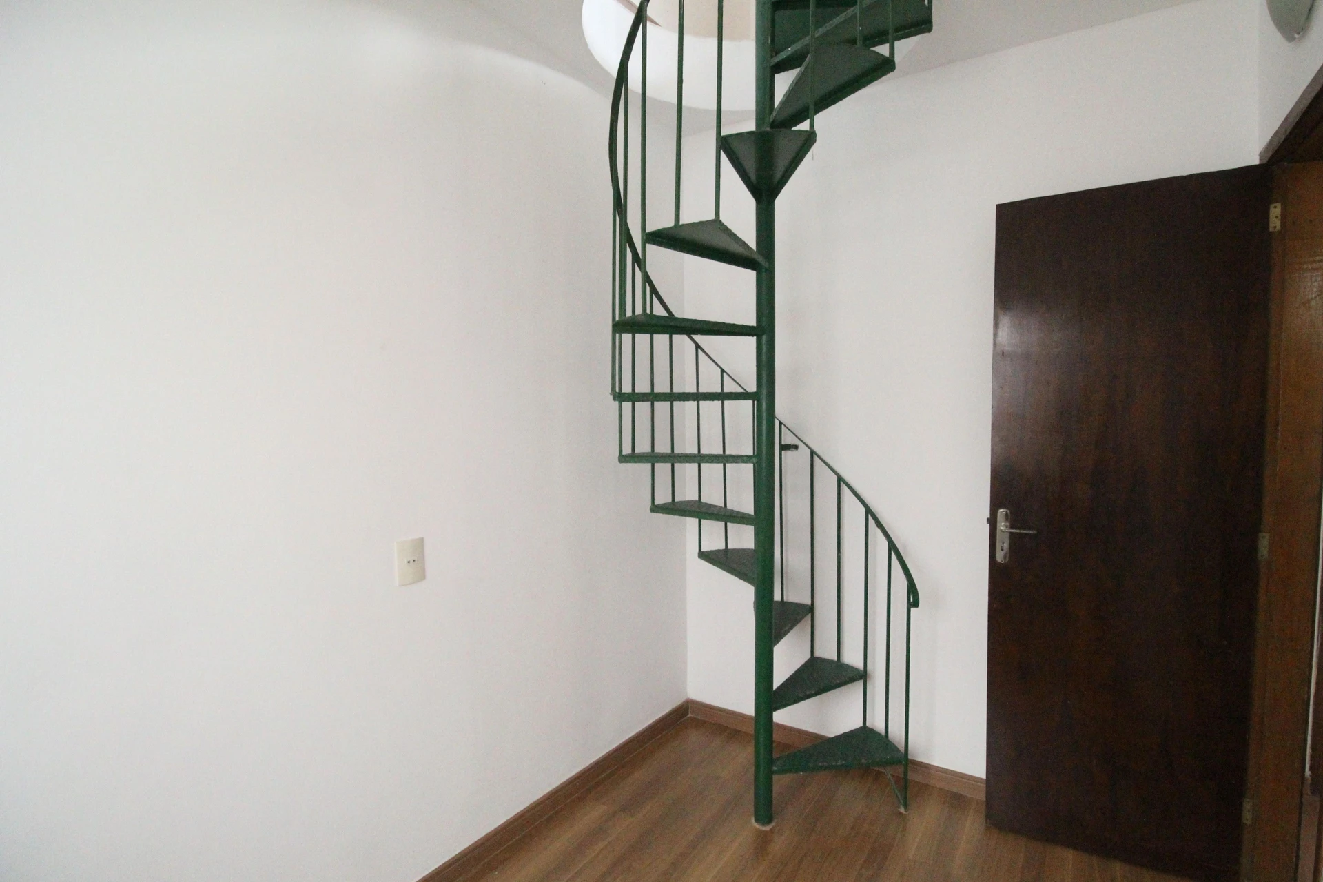 Apartamento sin muebles con 3 dormitorios y jardín privado — photo 34