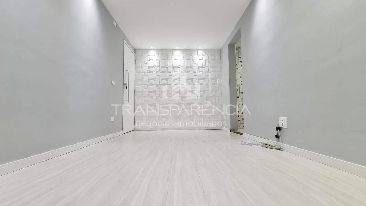 Wood or laminate floors in a 2-bedroom apartment, 45 m² — photo 9