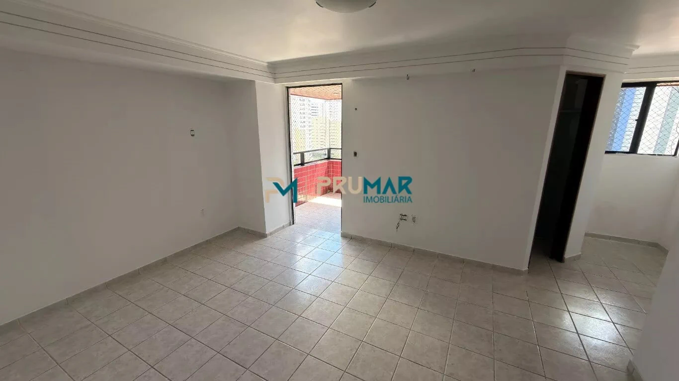 Balcony with a grill in a 4-bedroom apartment, 222 m² — photo 9