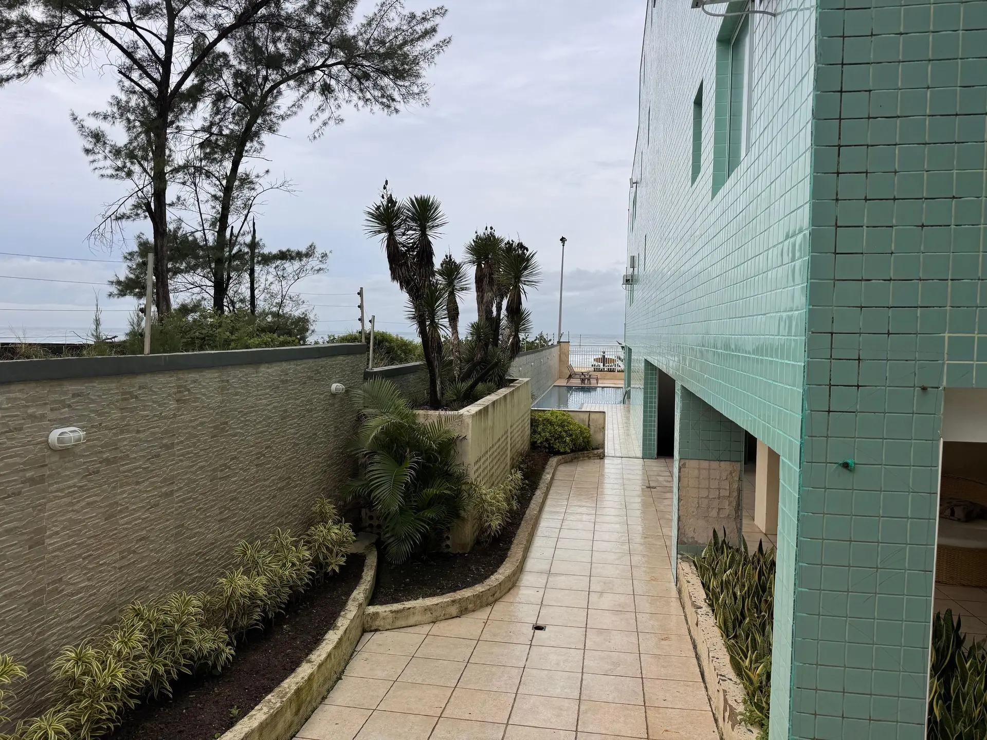 2-bedroom apartment with 2 parking spots and enclosed balcony — photo 43