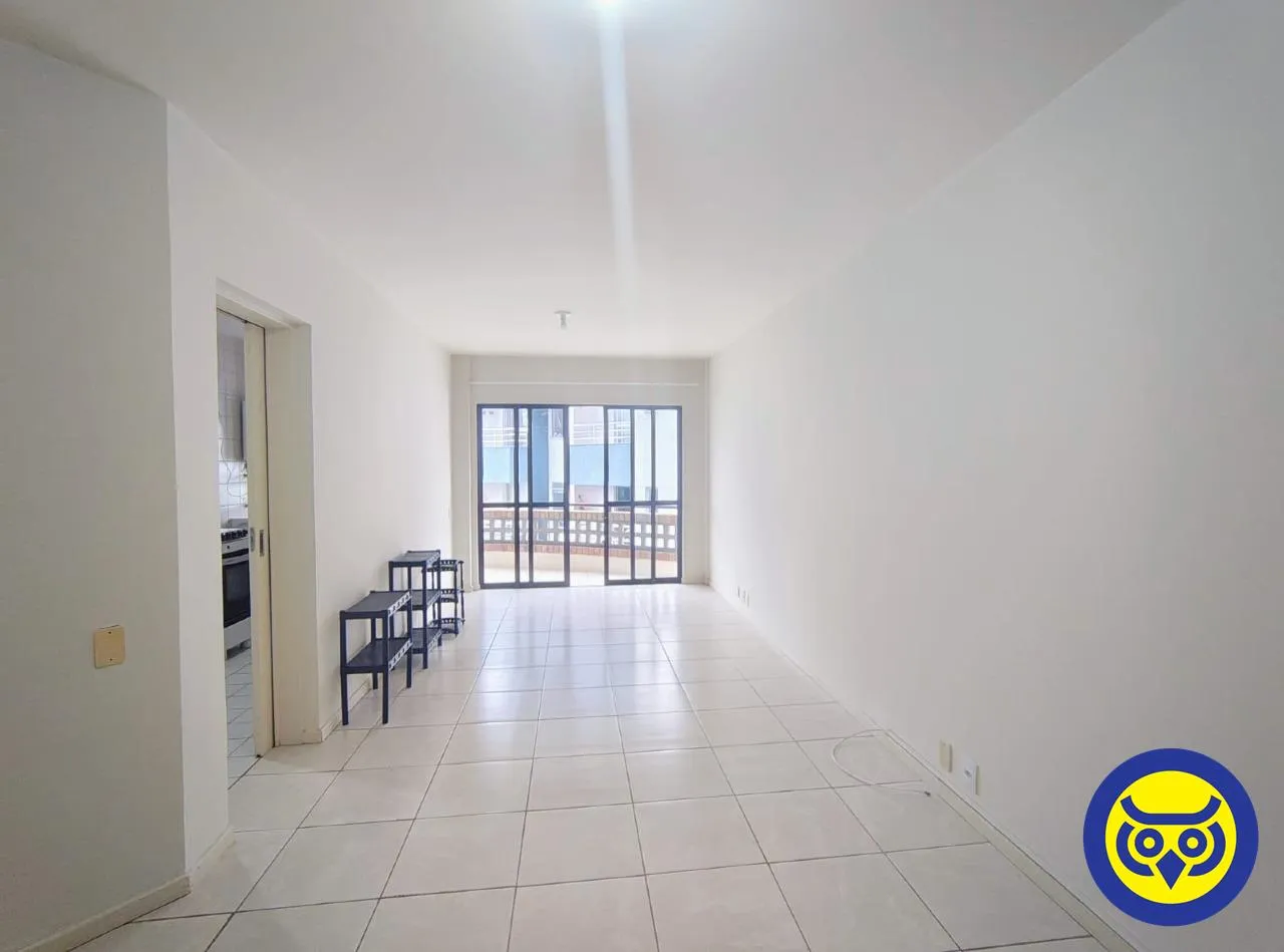 2-bedroom apartment with a mountain view in Florianópolis