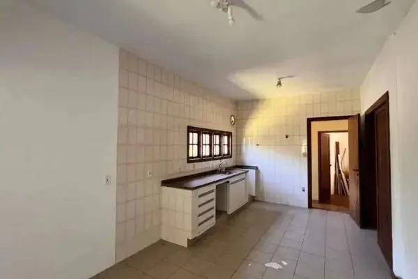 Furnished house with 3 bedrooms and 360 m² — photo 2