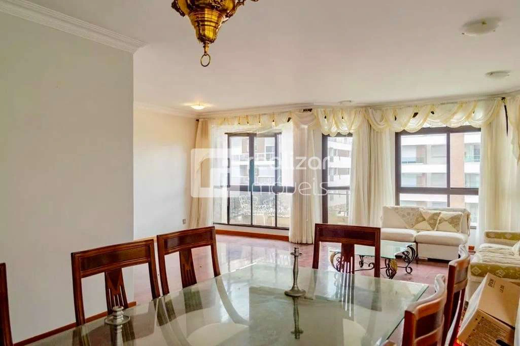 Apartamento de 380 m² con 3 dormitorios y cocina cerrada — photo 2