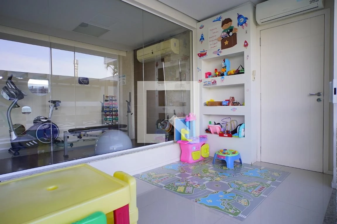 Glass-enclosed balcony in a 2-bedroom apartment, 78 m² — photo 50