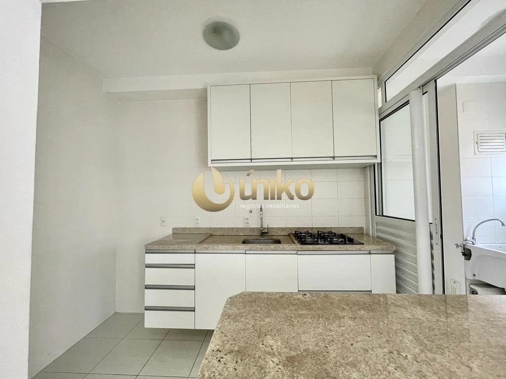Glass-enclosed balcony in a one-bedroom apartment, 52 m² — photo 14