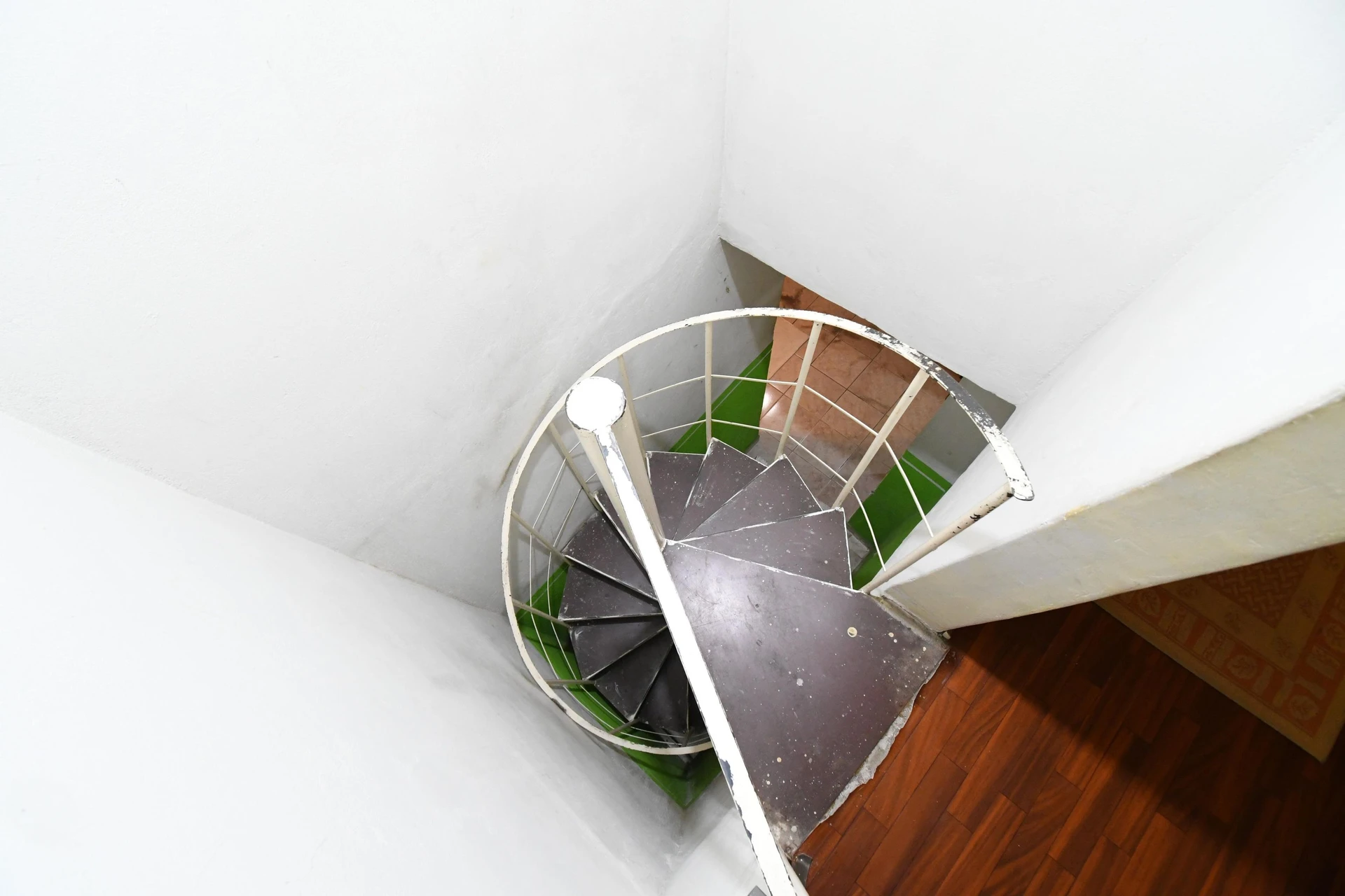Casa de 55 m² con lavadora y balcón cerrado con vidrio — photo 52