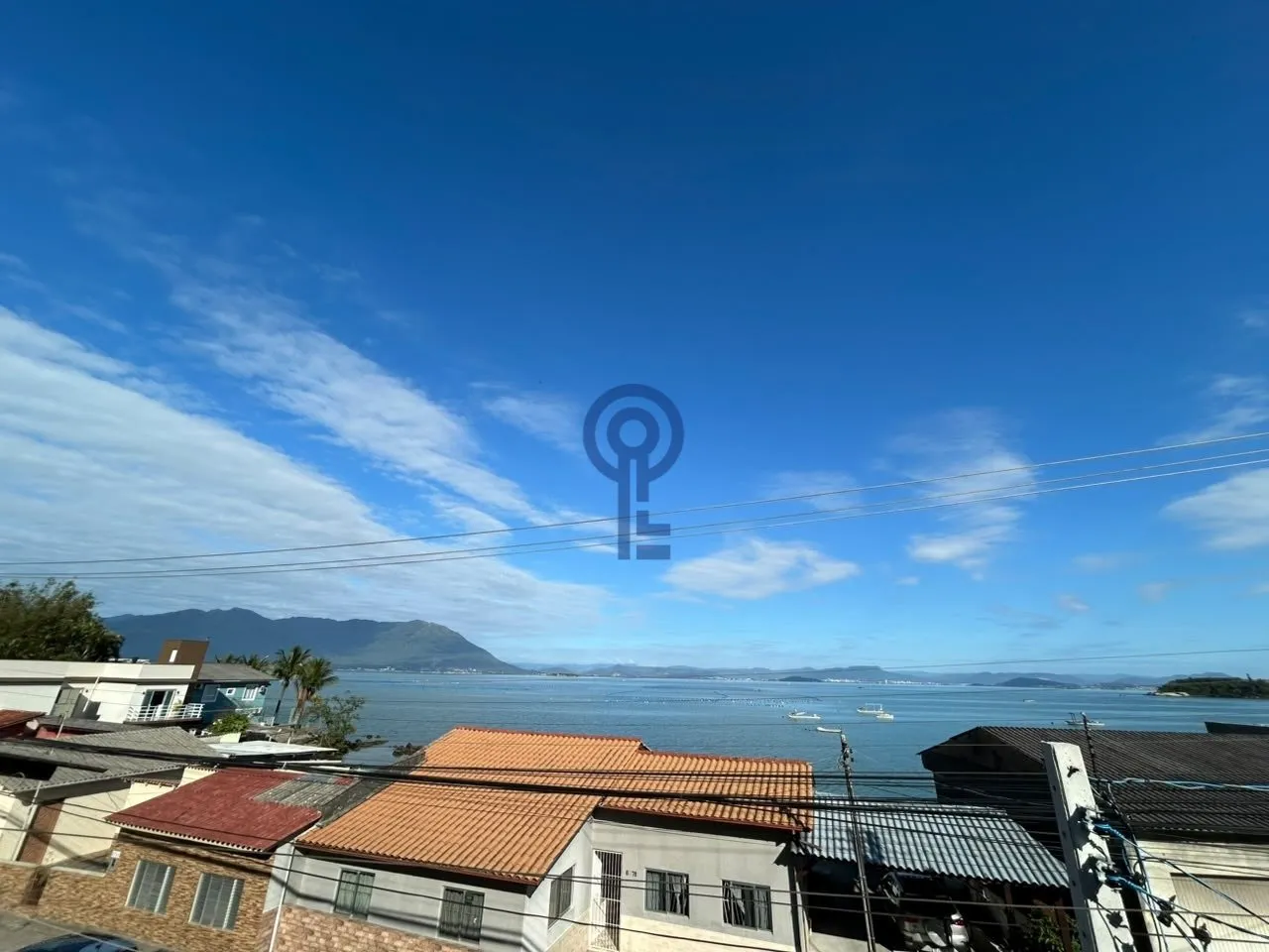 3-bedroom house with a water view in Florianópolis — photo 15
