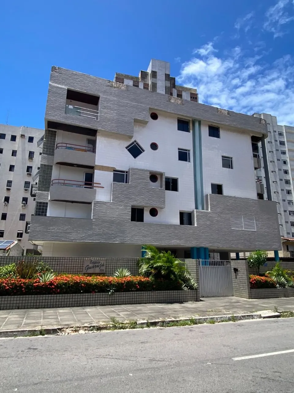 Furnished apartment, 112 m², with a glass-enclosed balcony — photo 9