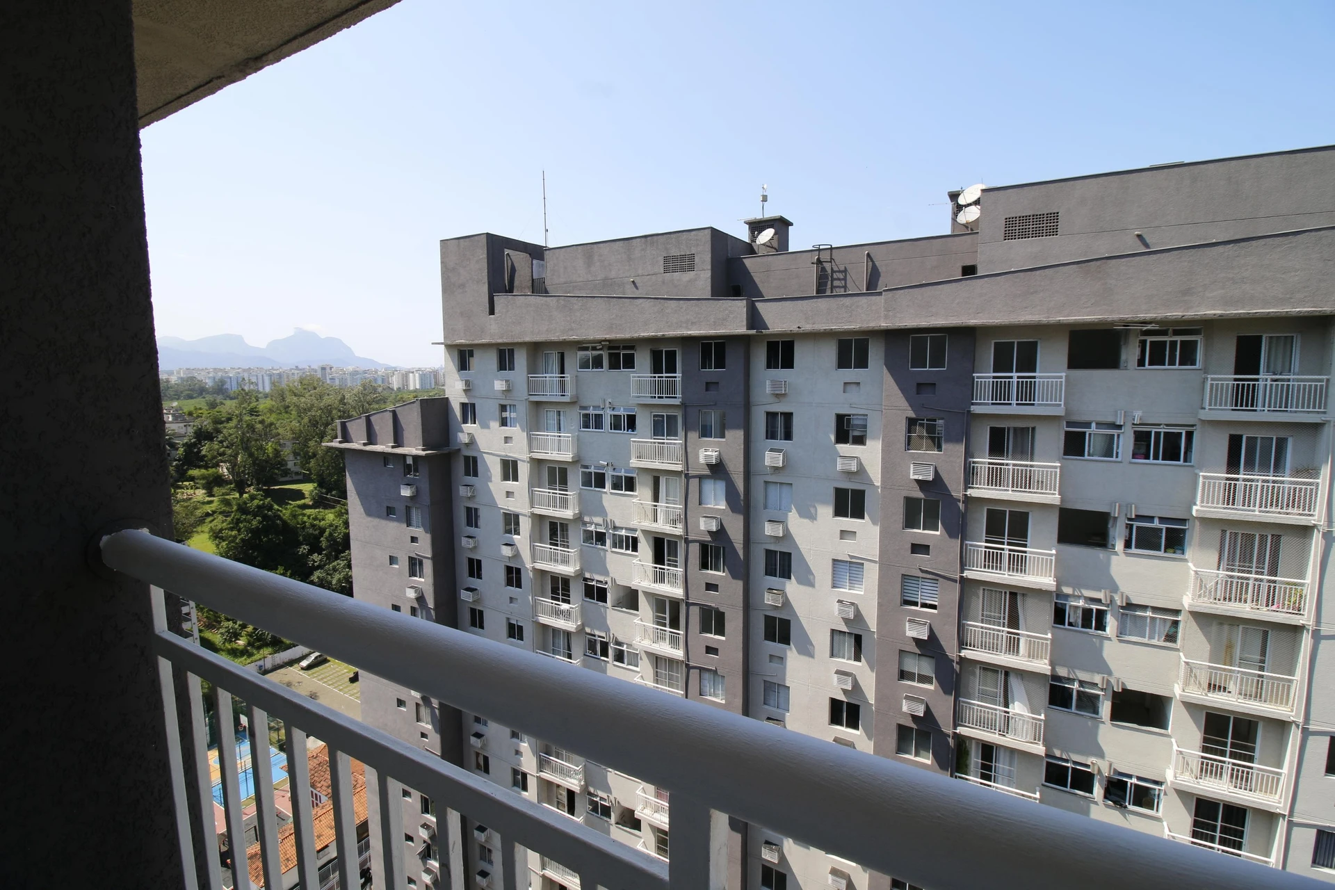 2-bedroom apartment in a building with a gym — photo 29
