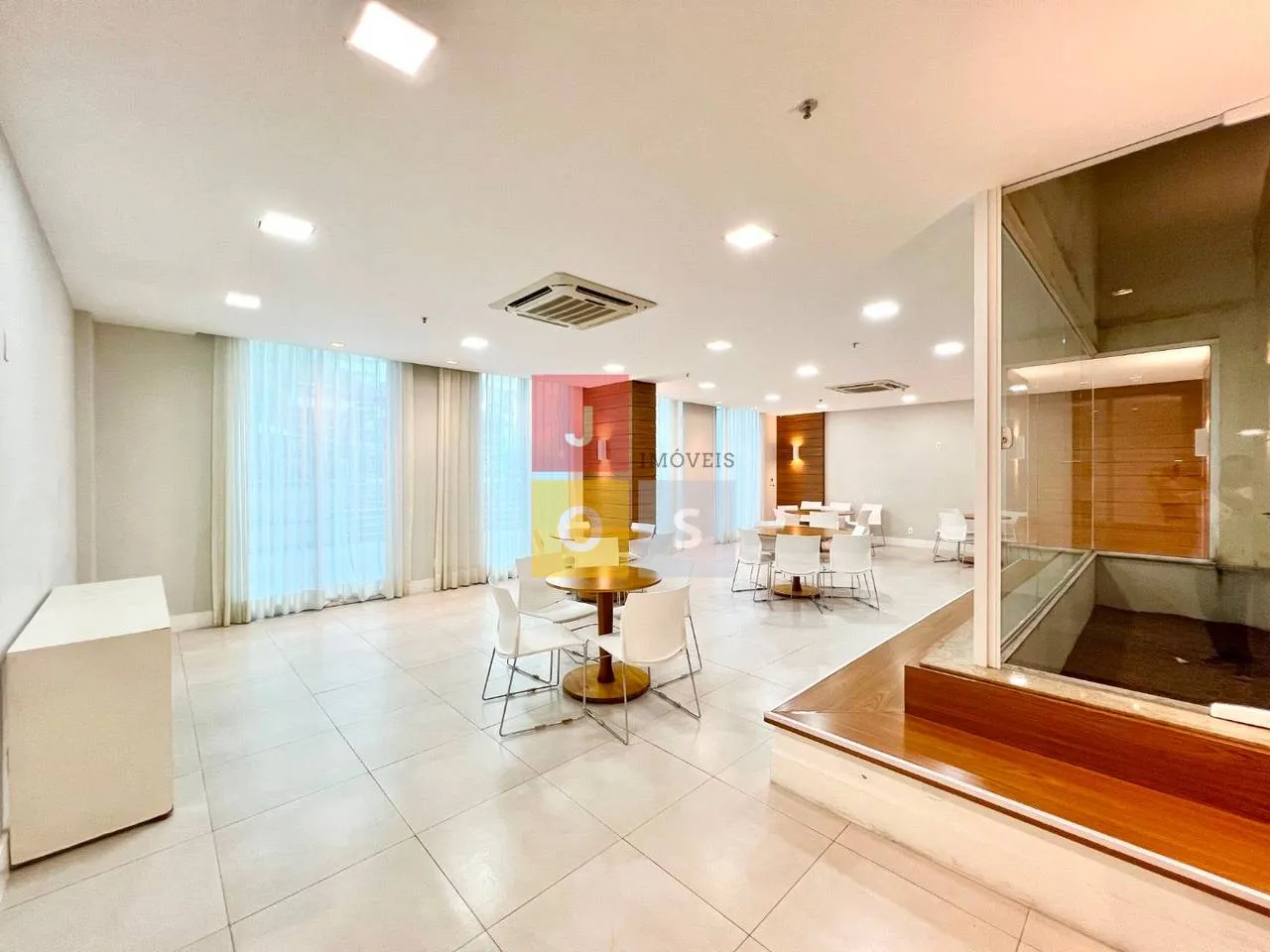 Furnished 4-bedroom suite apartment with 156 m² — photo 126