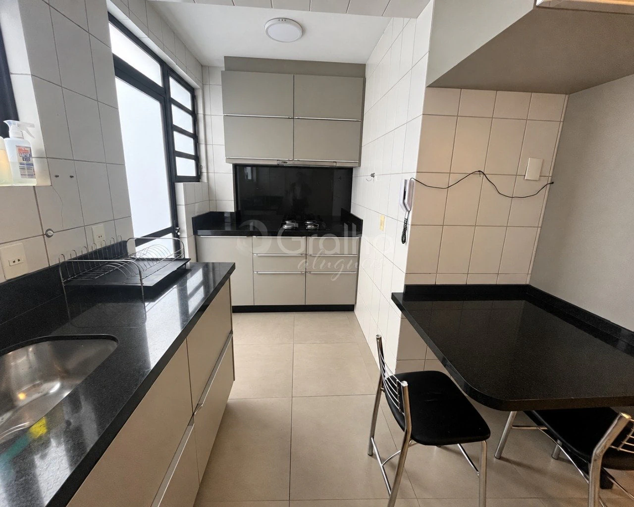 Apartamento com piso de madeira ou laminado, Centro — photo 2