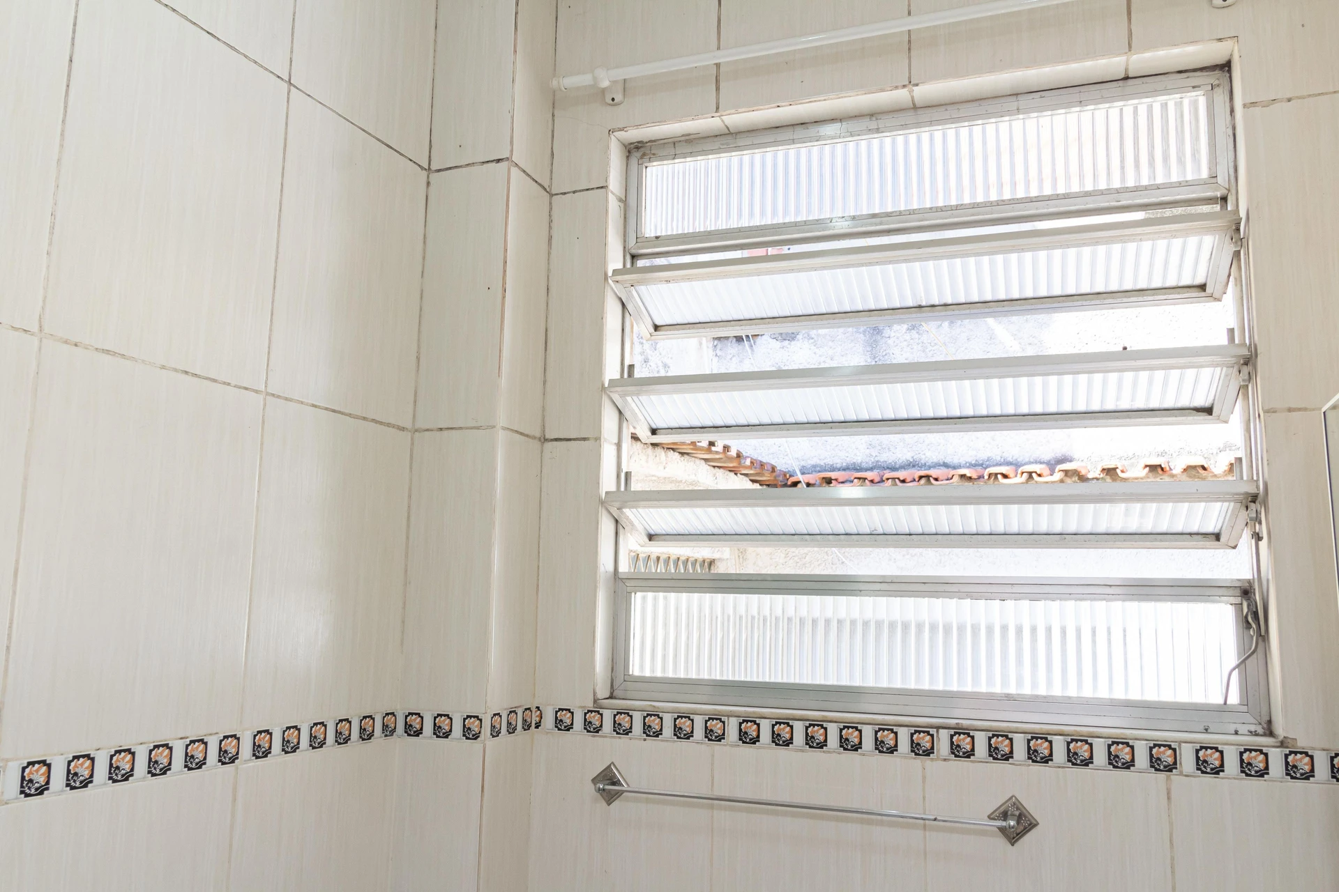 2-bedroom rental apartment with 1 bathroom and parking — photo 4