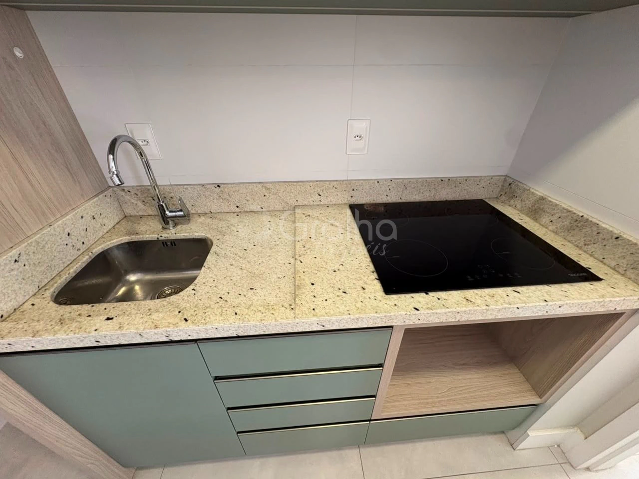 Квартира с 2 спальнями и кухней открытого плана с плитой — photo 2