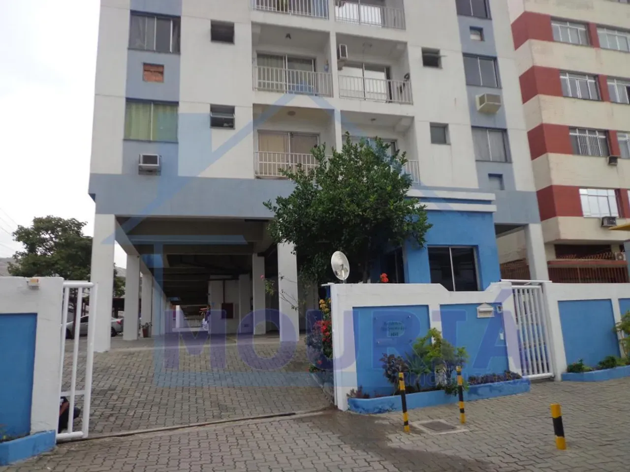 2-bedroom apartment in a building with a pool — photo 9