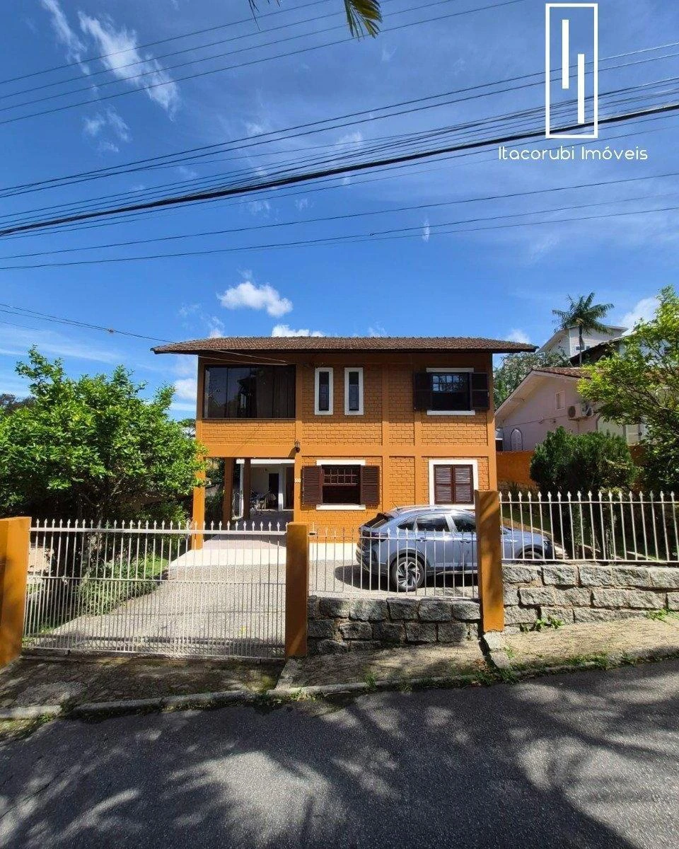 Дом с 3 спальнями, suite и площадью 120 м²