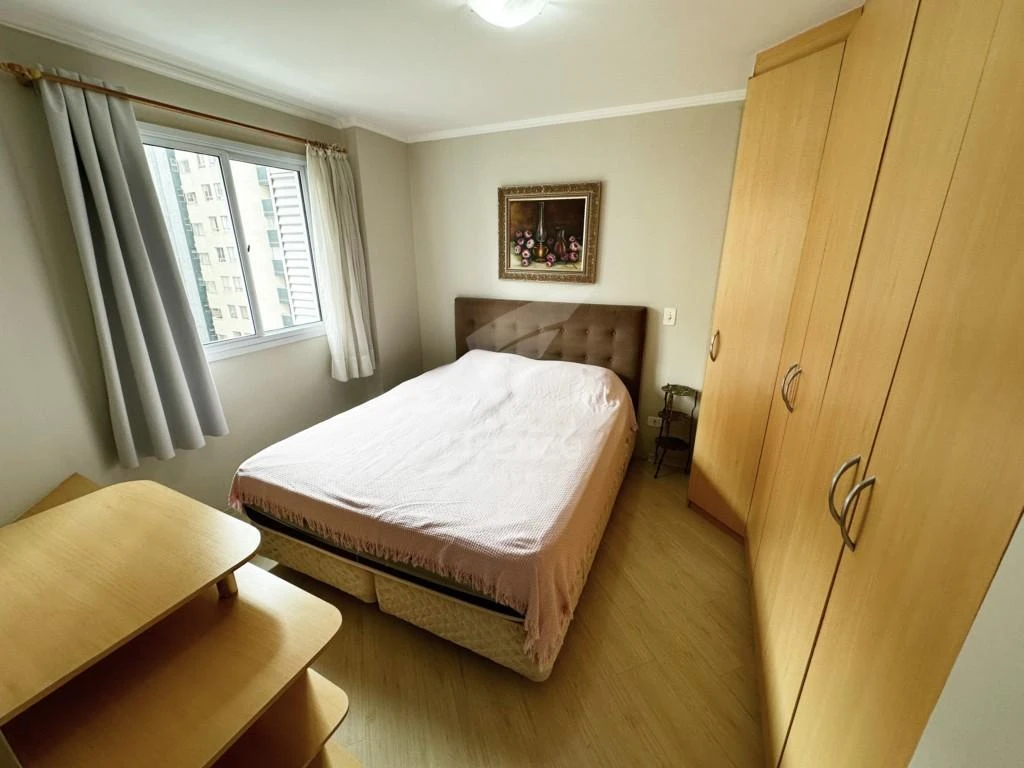Glass-enclosed balcony in a 3-bedroom apartment, 113 m² — photo 20