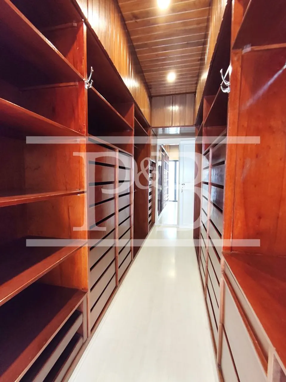 Apartamento com 3 dormitórios e 215 m² com 3 vagas — photo 15