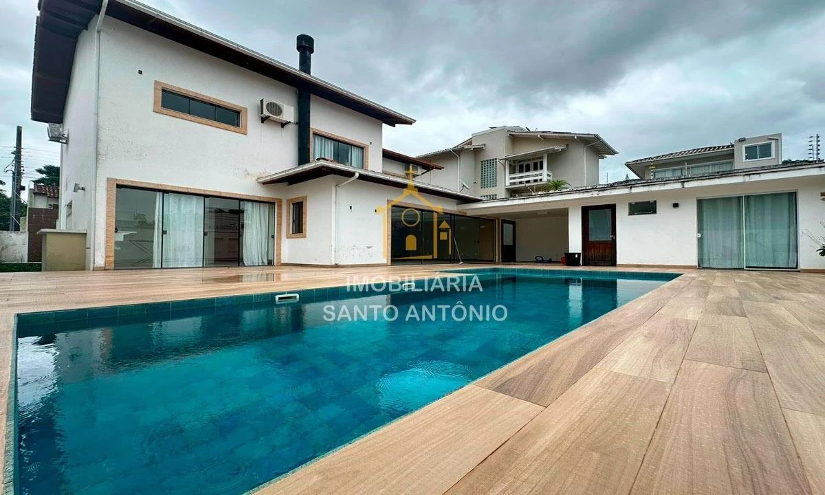 Glass-enclosed balcony in a 3-bedroom house, 300 m² — photo 27