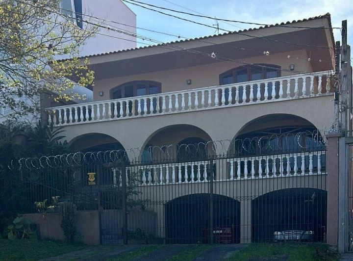 House with 8 bedrooms, 4 en-suites and 459 m² — photo 6