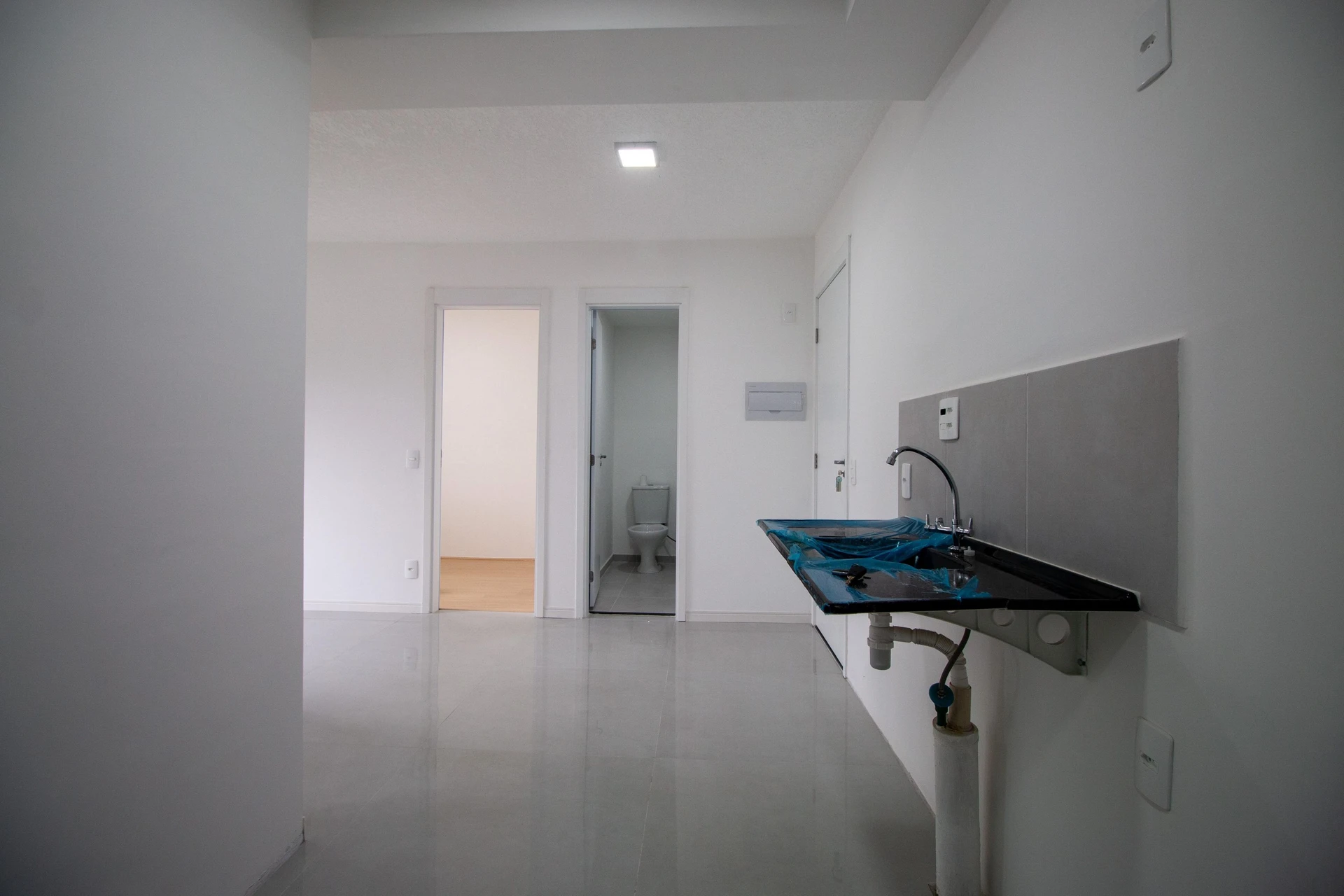 2-bedroom apartment in a building with a gym — photo 19