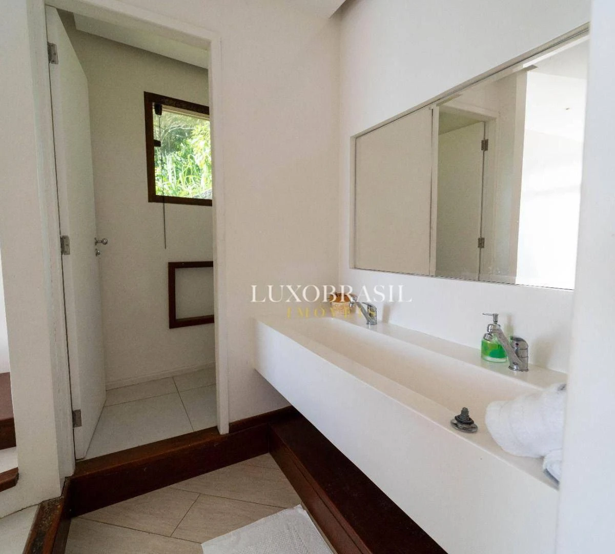 6-suite house with 9 bathrooms and 750 m²