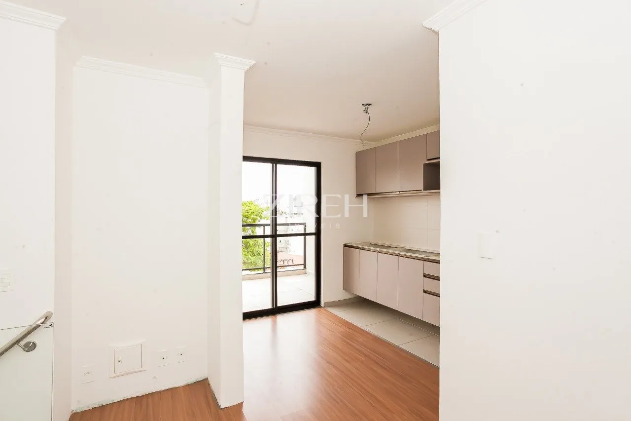 2-bedroom apartment with wood or laminate floors in Curitiba — photo 14