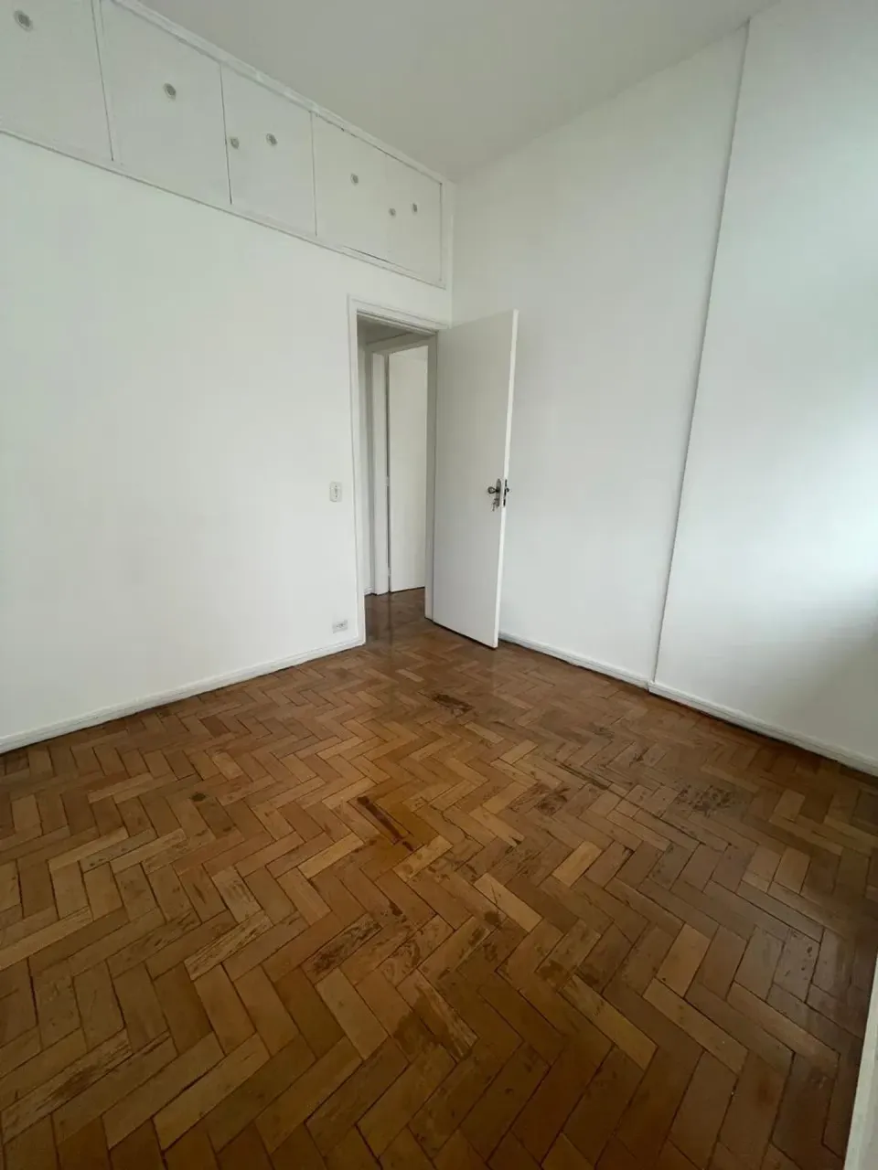 Unfurnished apartment with 2 bedrooms and 2 bathrooms — photo 4
