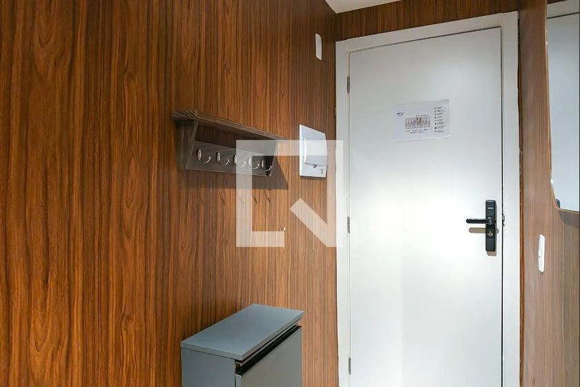 One-bedroom apartment in a building with a gym — photo 32