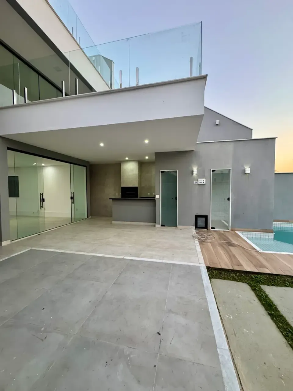Casa sem mobília com 4 quartos, 5 banheiros e cozinha integrada — photo 6