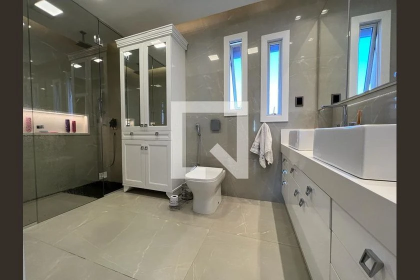 House with 3 bedrooms and 2 en-suite bathrooms — photo 4
