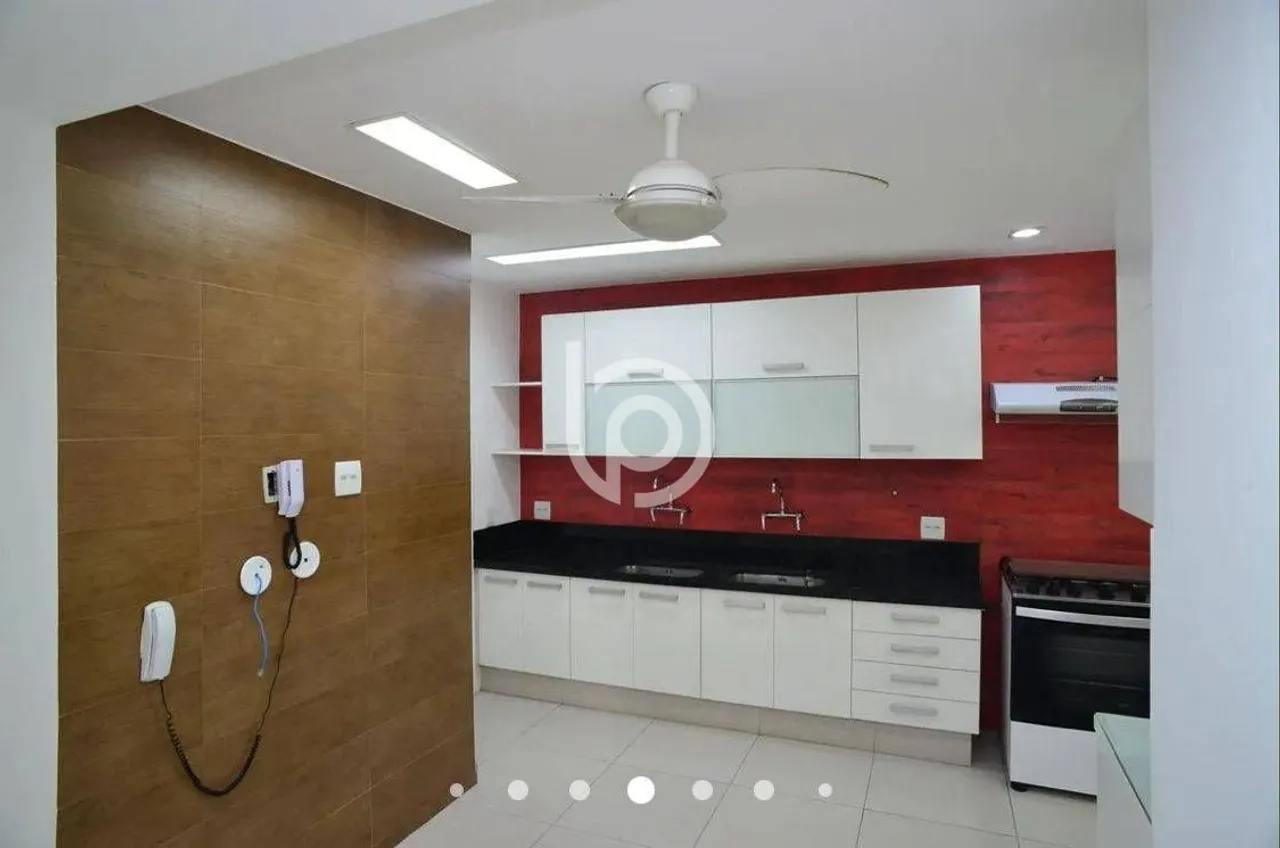 4-bedroom apartment with a closed kitchen and gas stove — photo 6