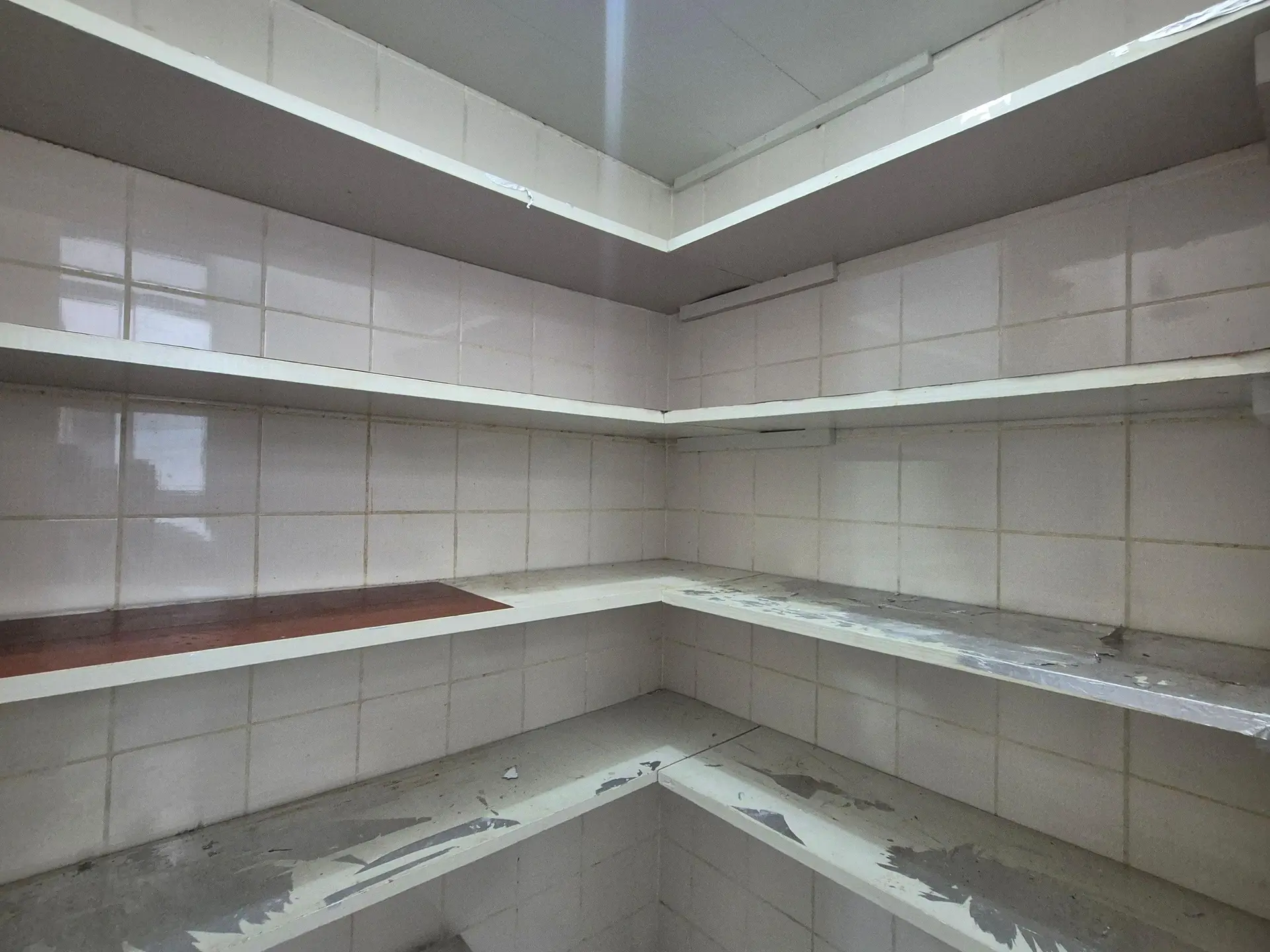 4-bedroom apartment with 3 bathrooms and a balcony — photo 45