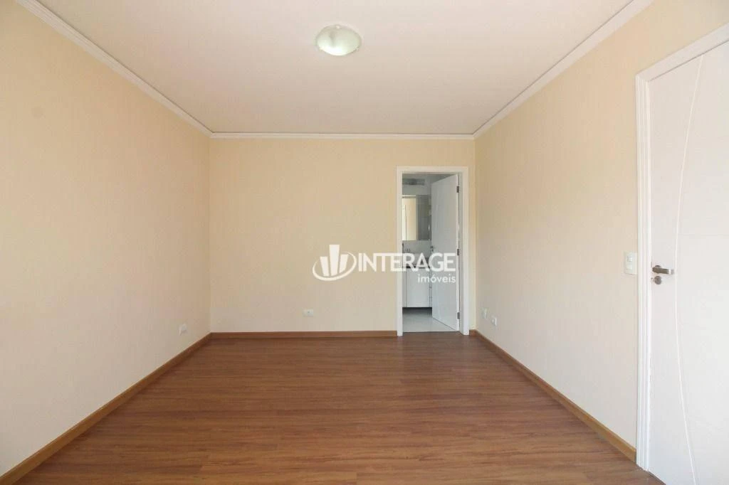 Balcony with a grill in a 3-bedroom house, 150 m² — photo 22