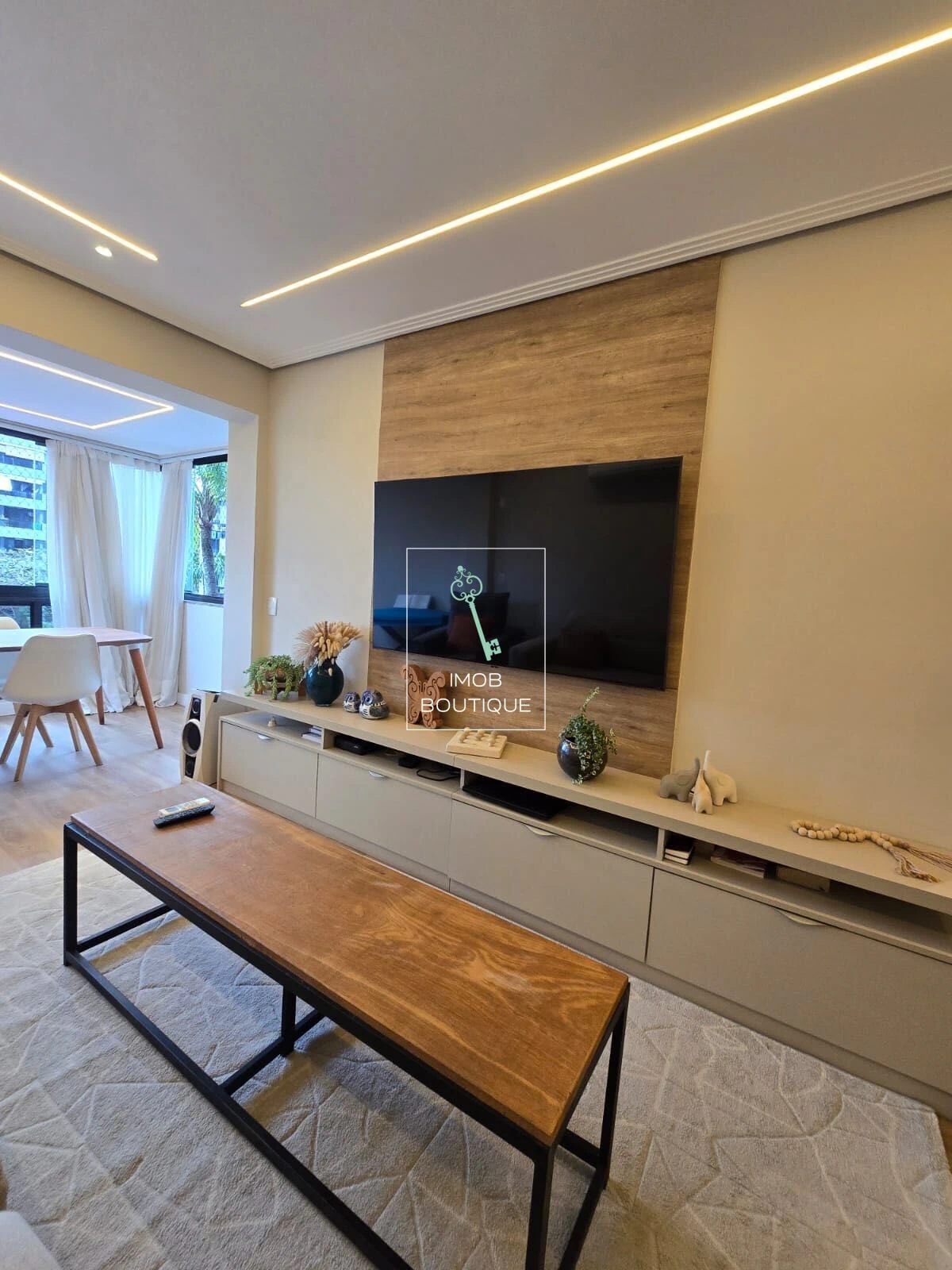 Furnished apartment, 88 m², with a glass-enclosed balcony — photo 20