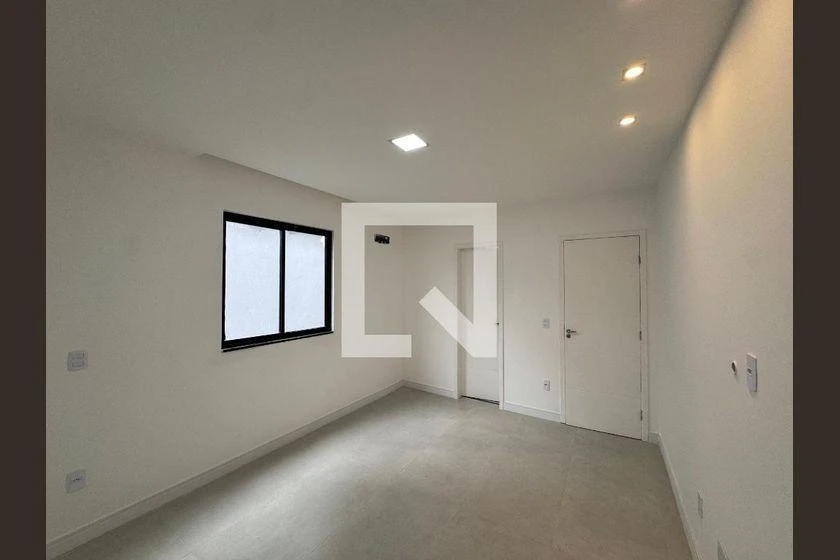 Rental house with 4 bedrooms and 222 m², balcony — photo 40