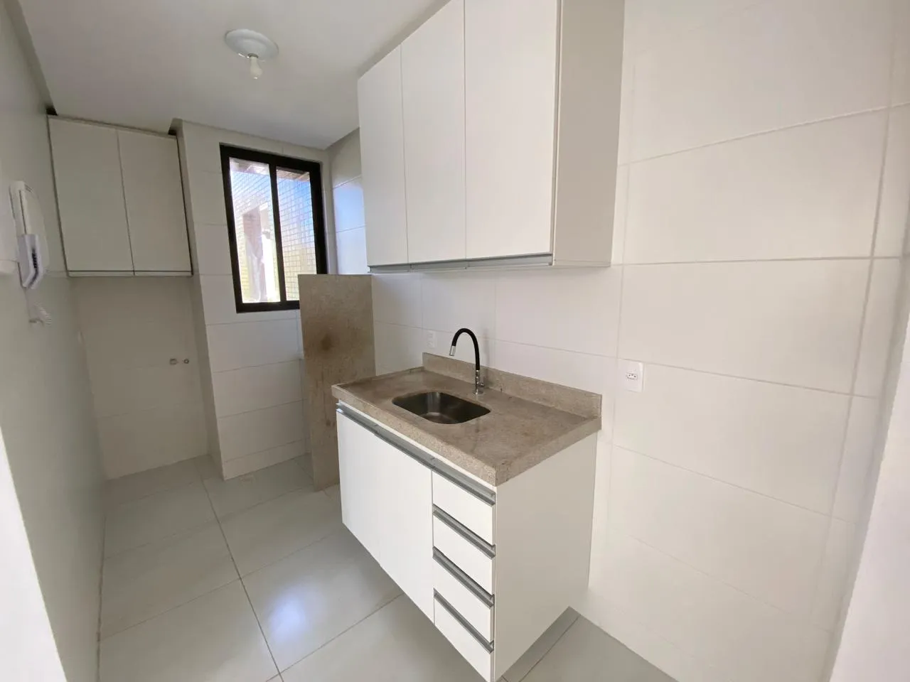 Apartamento de 1 quarto em condomínio com piscina